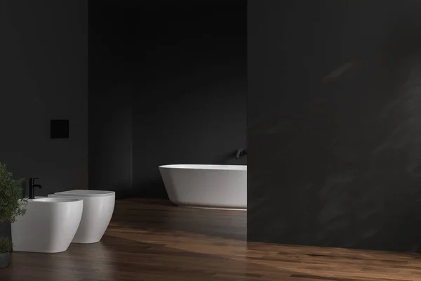 モダンなバスルーム バスタブ トイレ 寄木細工の床 窓から街の景色で バスルームキャビネットのモックアップのための空白の黒い壁 3Dレンダリング — ストック写真