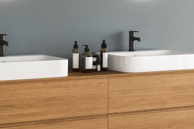 Mavi duvarda oval aynalar, minimalist banyoda siyah muslukları olan ahşap bir dolap ile çift lavabo kapatılıyor. Ön manzara. 3d oluşturma