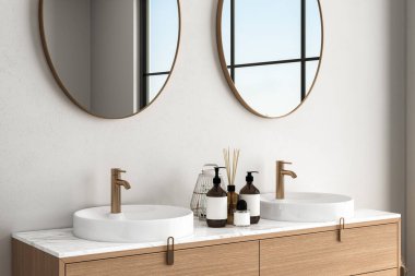 3 boyutlu makyaj tezgahını seramik lavabo ve modern tarz muslukla sabah güneşinin ve gölgenin olduğu bir banyoya kapatın. Ürünlerin gösterimi için boş alan. Arkaplan.