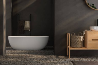 Siyah minimalist banyo içi ahşap kibir, küvet, terrazzo zemin.