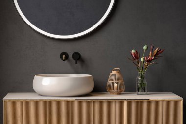 Oval lavabosu olan şık bir banyo, boş tezgah, ahşap kibir, siyah çerçeveli ayna, çiçek ve siyah duvarlar. Ürünlerinizi şık ve modern bir ortamda sergilemek için ideal..