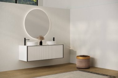 Beyaz duvarlı zarif banyo, oval aynalı beyaz leğen, küvet, duş, bitkiler ve parke zemin. Boho İskandinav banyosu.