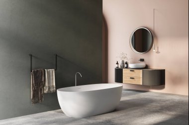 Kahverengi parke zemin, yeşil ve turuncu duvarlar, gösterişli beyaz lavabo, oval ayna, küvet, iç tesisler, ön manzara. Modern mobilyalı minimalist banyo.