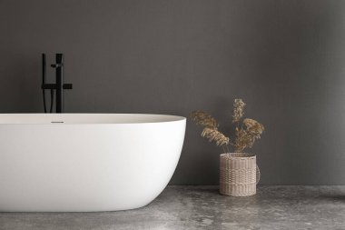 Beton zeminde şık beyaz bir küvet, parlak banyoda arka musluk, gri duvar arka planı. 3d Hazırlama