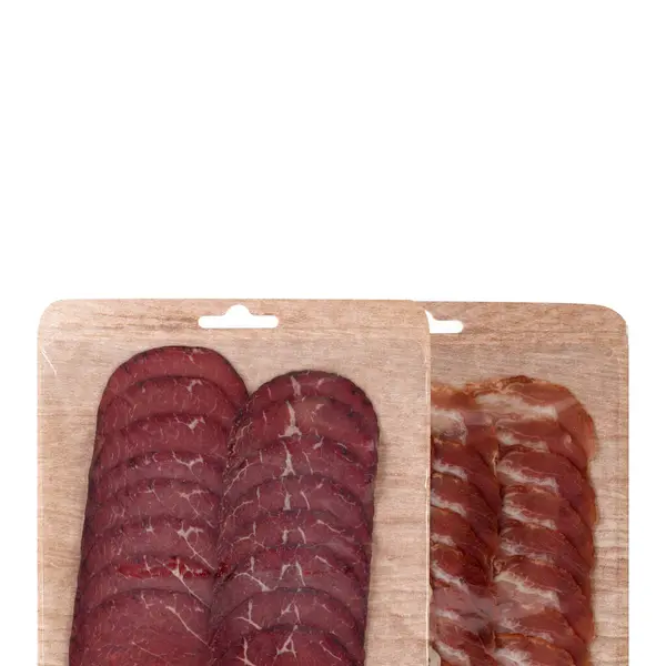 Gedroogde Rundvlees Salami Met Uitgesneden Geïsoleerd Witte Achtergrond Hebben Clipping — Stockfoto