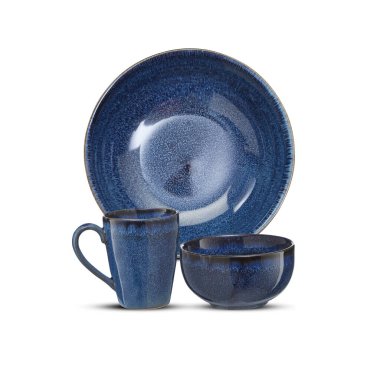 Kupalar, tabaklar, kupalar, seramik beyaz arkaplanda kırpma yolu ile izole