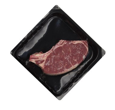 Yeni kesilmiş biftek eti kesme yolu ile izole beyaz arka plan