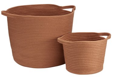 İki çamaşır sepeti turuncu kesme yolu ile izole edilmiş beyaz arkaplan