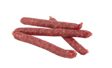 Uzun yuvarlak taze salam yığını kesme yolu ile izole beyaz arka plan