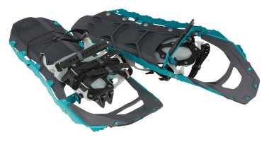 Sol ve sağ kar çizmeleri kırpma yolu ile izole edilmiş beyaz arkaplanı keser