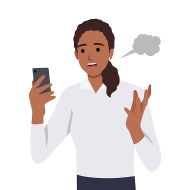 Öfke bunalımı konsepti. Gergin kız akıllı telefon ekranına bakıyor. Telefon arızasından rahatsız olan öfkeli bir genç. Kötü bir mesajla kızgın bir kadın.