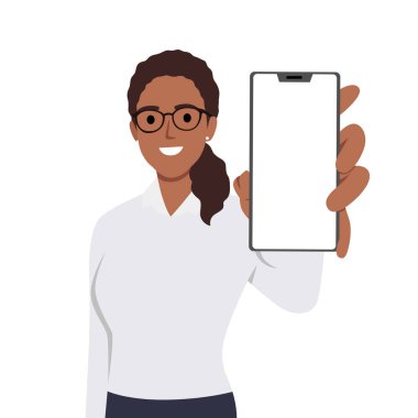 Neşeli, güzel genç bir kadın elini kaldırdı ve ayakta dururken boş ekranı gösterdi. Düz vektör çizimi beyaz arkaplanda izole edildi