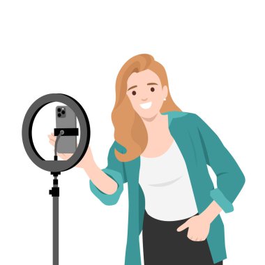 Neşeli içerik yaratıcısı akıllı telefonunu halka ışığının içine yerleştirir ve bir video kaydetmeye hazırlanır. Düz vektör çizimi beyaz arkaplanda izole edildi