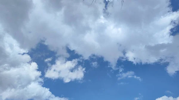 Голубые Белые Облака Фоне Фотографии — стоковое фото