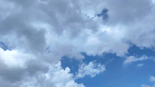 Niebieski Biały Chmury Niebo Zdjęcie Tło — Zdjęcie stockowe