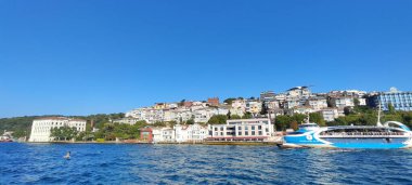 Trkiye İstanbul. Boğaz manzarası harika. Mavi deniz, köprü, gökyüzü. arkaplan fotoğrafı.