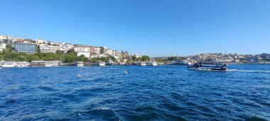 Trkiye İstanbul. Boğaz manzarası harika. Mavi deniz, köprü, gökyüzü. arkaplan fotoğrafı.