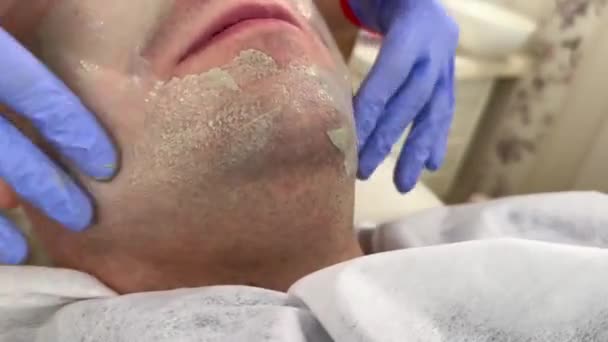 Cosmétologue Effectue Lifting Acné Sur Visage Homme Cosmétologue Dans Salon — Video