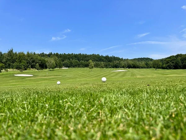 View Hill Green Golf Course White Balls Grass Sunny Day — Stock Photo, Image