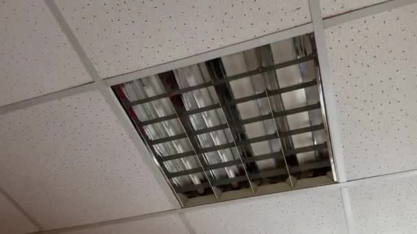 Флуоресцентный Свет Мерцает Проблем Энергией Неисправные Люминесцентные Лампы Мерцают Потолке — стоковое видео