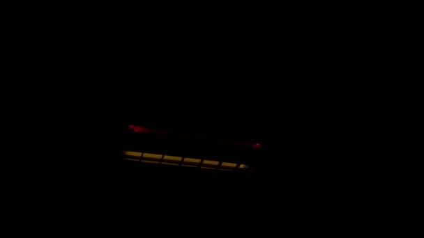 Флуоресцентное Освещение Которое Включается Выключается Темной Комнате Страшный Мерцающий Неоновый — стоковое видео