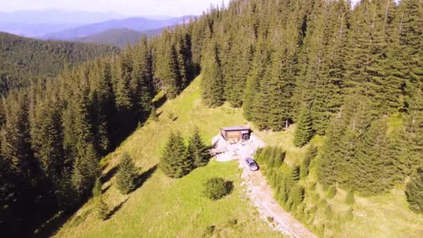 Vista Aérea Desde Dron Una Casa Vacaciones Madera Bosque Coníferas — Vídeos de Stock