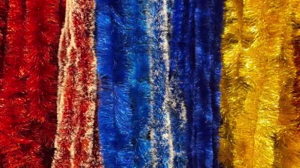Fondo Festivo Tinsel Multicolore Brillante Pioggia Colori Come Texture Rosso — Video Stock