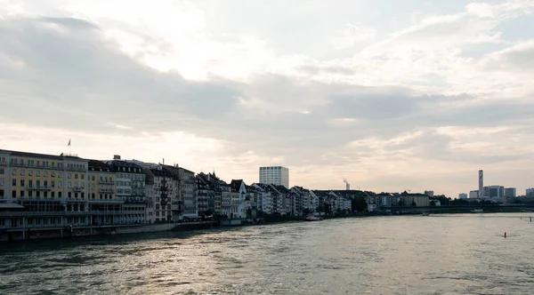 river View Ren 
