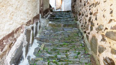 Eski kasabada taş merdivenler, İsviçre