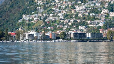 Göl kenarından Locarno manzarası