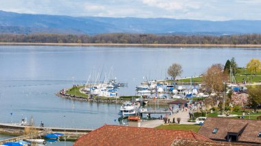 Güzel göl manzarası