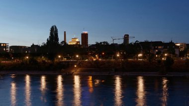 Basel 'in gece şehrine,