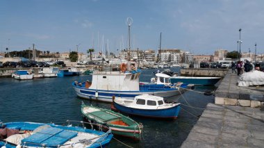 Sicilya 'daki eski siracus limanı.