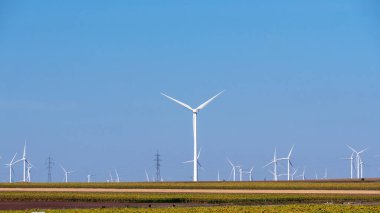 Rüzgâr jeneratörünün sahadaki en güzel görüntüsü.