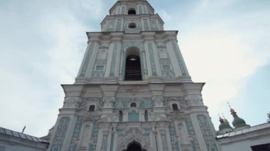 Kyiv 'in ana kilisesinin büyüleyici manzarası, Aziz Sophia Katedrali. Panoramik görünüm.