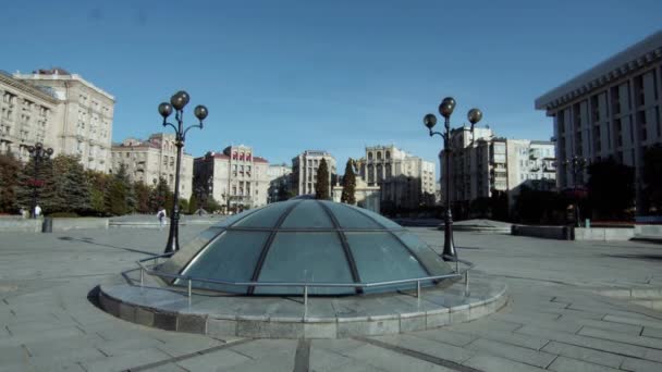 Vista Plaza Principal Ucrania Gente Camina Por Mañana Plaza Independencia — Vídeo de stock