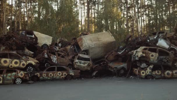 Autókat Semmisített Meg Orosz Támadás Után Bucha Ban Irpin Ben — Stock videók