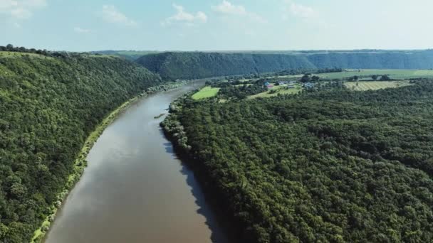 Πανοραμική Θέα Του Φαραγγιού Του Ποταμού Από Ένα Drone Ηλιόλουστη — Αρχείο Βίντεο