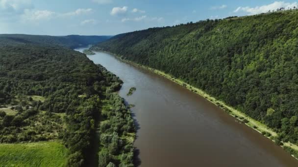 Güzel Bir Kuş Bakışı Geniş Bir Nehir Kanyonu Manzarası — Stok video