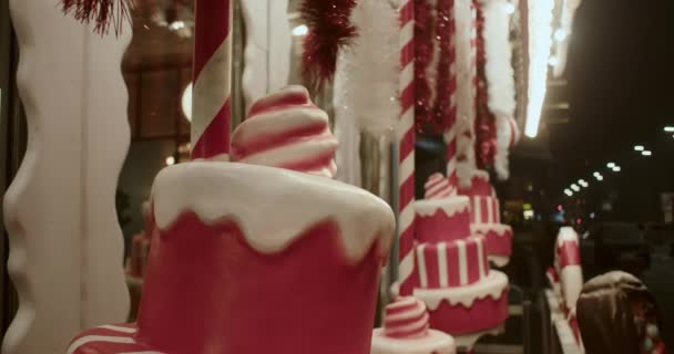 Kırmızı Şenlikli Yeni Yıl Pastası Şeklinde Dekorasyon Sıcak Işıklarda Atmosferik — Stok video
