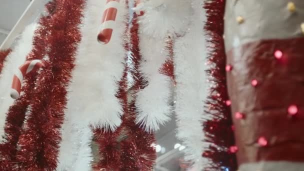 新年のデコレーション要素の赤と白の色で大規模なロリポップ — ストック動画