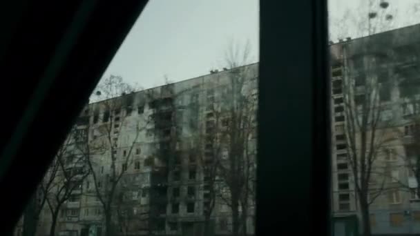 Vanuit Het Raam Van Auto Kunt Verwoeste Woongebouwen Van Kharkiv — Stockvideo
