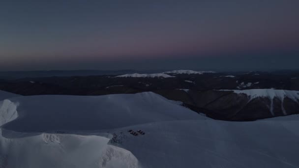 Вид Повітря Гірський Зимовий Засніжений Хребет Карпат Коли Починає Сходити — стокове відео