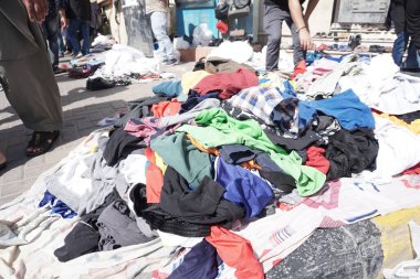 Çerçevede 2 müebbet hapis cezası ve yan tarafında işaretler var.