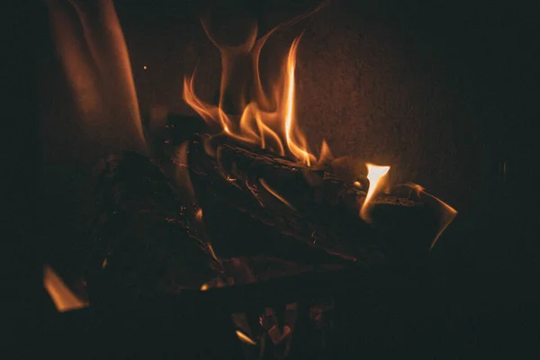Пламя Огня Черном Фоне Камине — стоковое фото