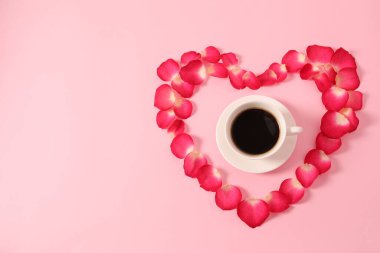 kalp ve kahve fincanı