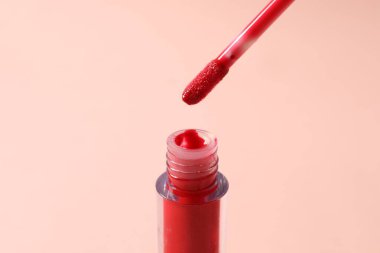 Kırmızı ruj ve oje