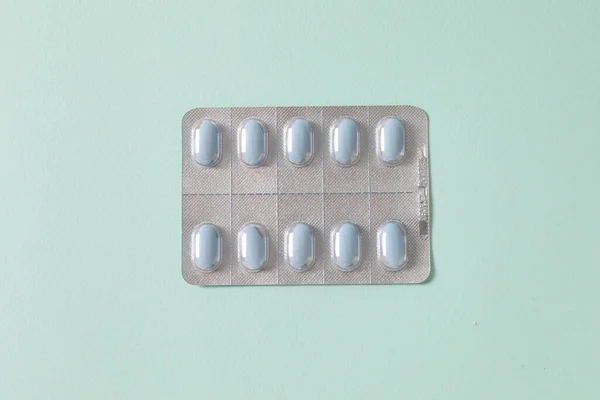Tabletten Und Kapseln Auf Weißem Hintergrund Gesundheitsversorgung — Stockfoto