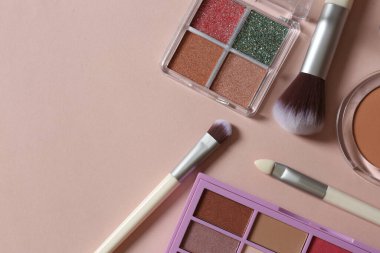 Renk arka plan üzerinde Dekoratif kozmetik