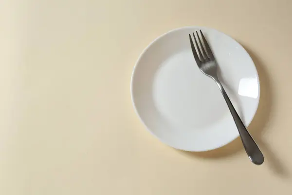 Empty White Plate Cutlery Wooden Table — Stock Photo, Image